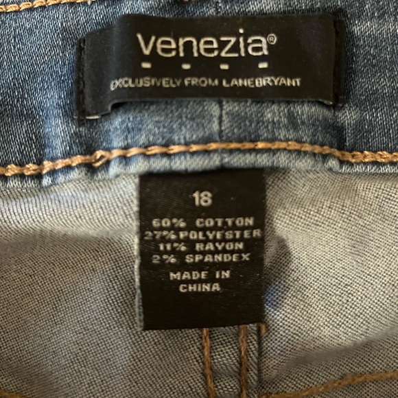 Lane Bryan Venezia Embroidered High Rise Medium Wash Blue Jeans. Size 18 - Picture 6 of 14